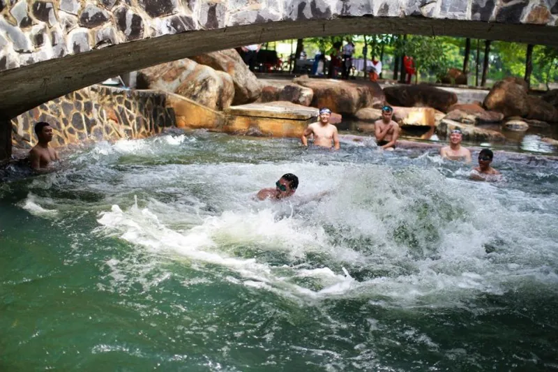 Du lịch Sài Gòn khám phá 4 điểm đến mới toanh khiến giới trẻ sốt xình xịch Du lịch Sài Gòn khám phá 4 điểm đến mới toanh khiến giới trẻ sốt xình xịch