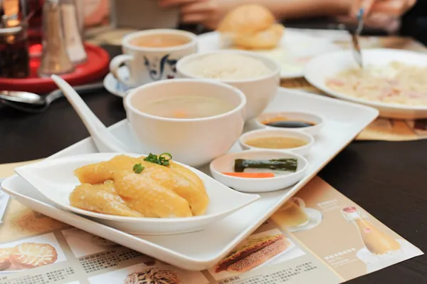 Gợi ý chi tiết ăn chơi Hong Kong của Brad Lau Gợi ý chi tiết ăn chơi Hong Kong của Brad Lau