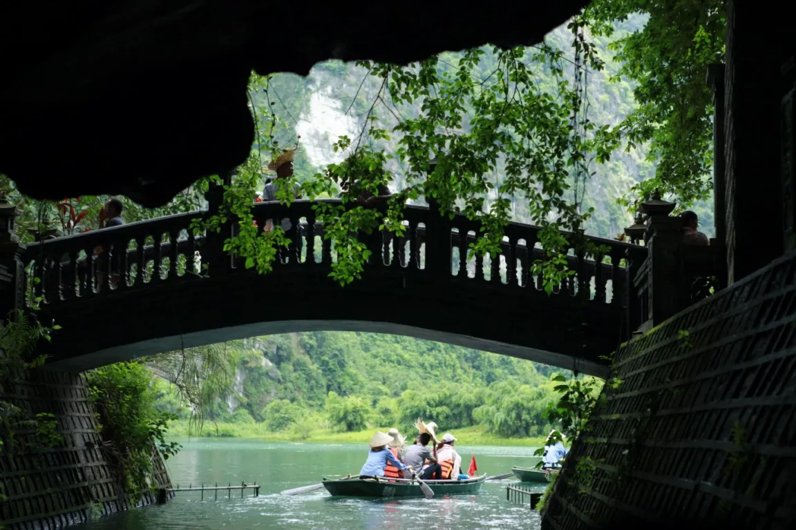 Hành trình khám phá non nước Tràng An Hành trình khám phá non nước Tràng An