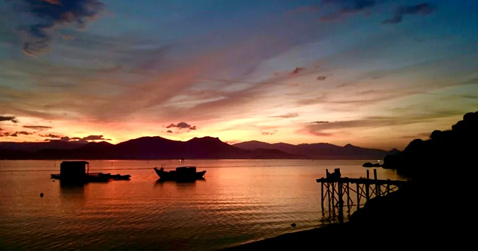 Hoàng hôn lãng mạn ở bãi Tranh - Cam Ranh Hoàng hôn lãng mạn ở bãi Tranh Cam Ranh