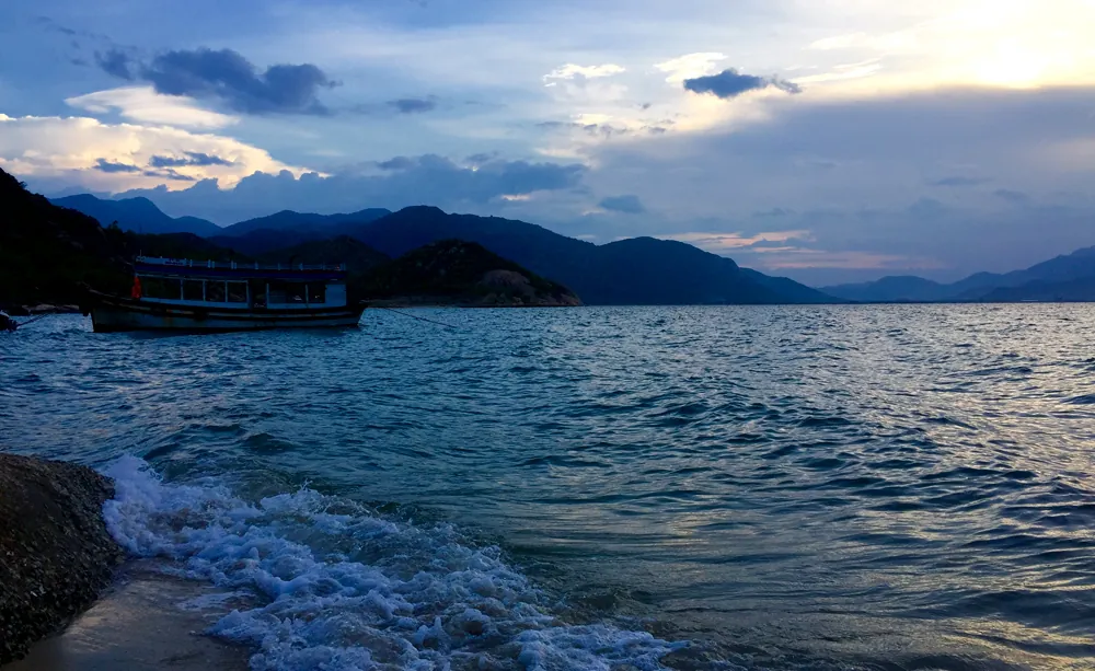 Hoàng hôn lãng mạn ở bãi Tranh - Cam Ranh Hoàng hôn lãng mạn ở bãi Tranh Cam Ranh