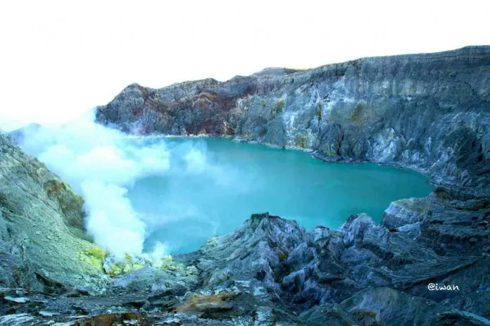 Khám phá 10 điểm đến hấp dẫn ít người biết ở Indonesia Kawah Ijen