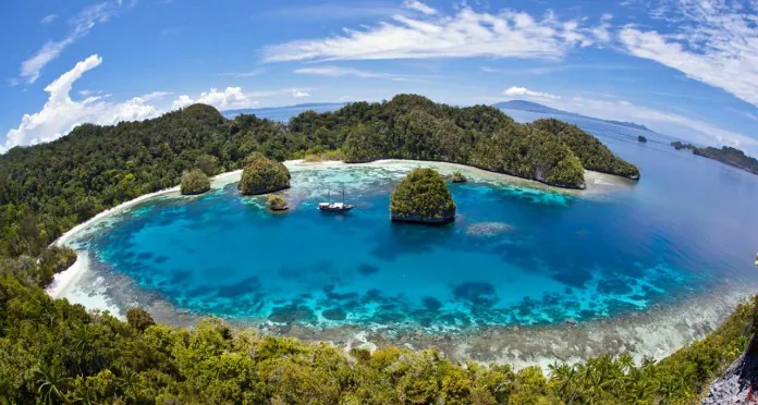 Khám phá 10 điểm đến hấp dẫn ít người biết ở Indonesia Raja Ampat