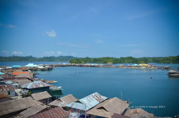 Khám phá 10 điểm đến hấp dẫn ít người biết ở Indonesia Ngôi làng nhỏ của Kabalutan