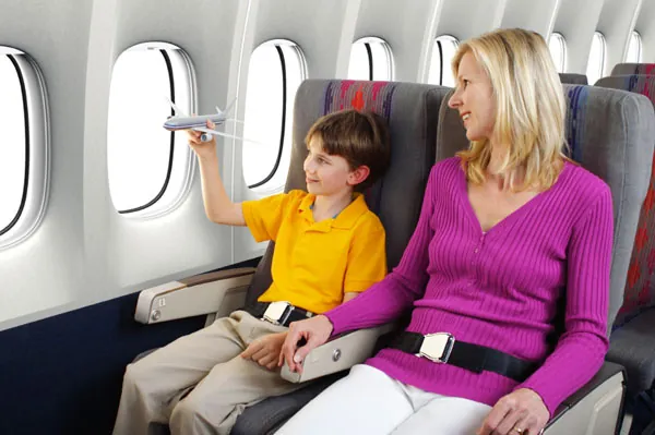 Kinh nghiệm đảm bảo an toàn cho trẻ khi đi máy bay Kinh nghiệm đảm bảo an toàn cho trẻ khi đi máy bay