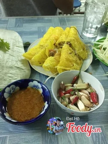 Lê la các quán bánh xèo thần thánh trong mùa mưa