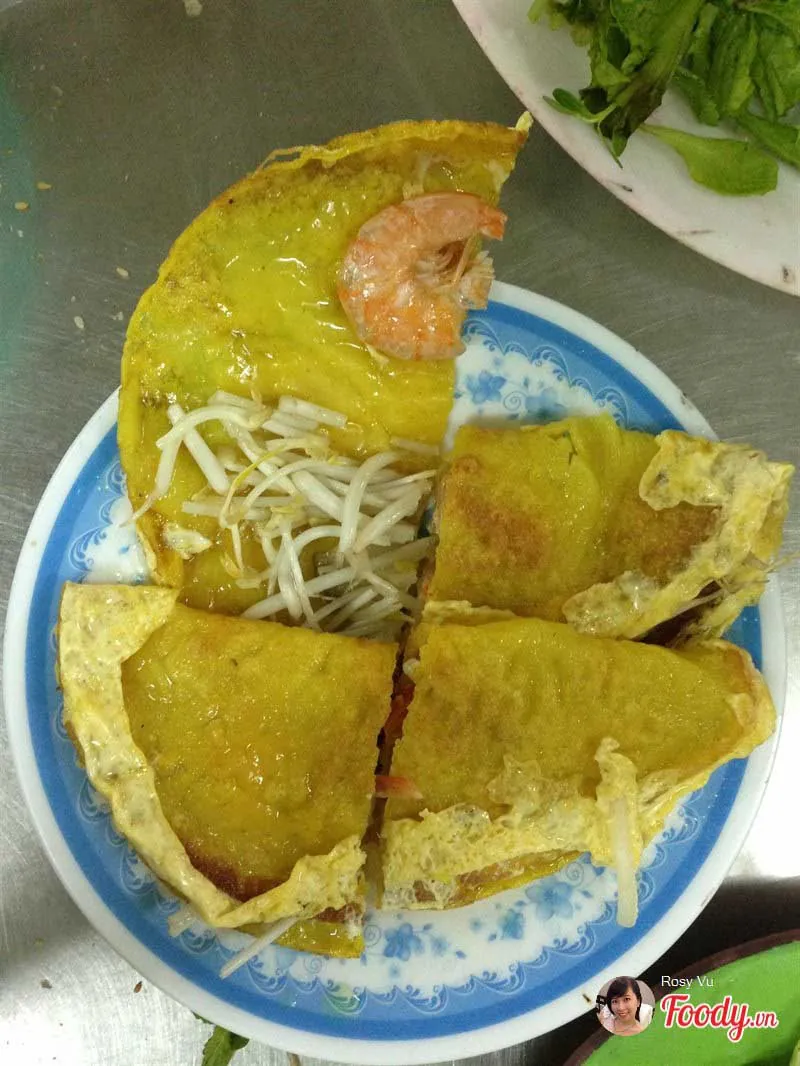 Lê la các quán bánh xèo thần thánh trong mùa mưa