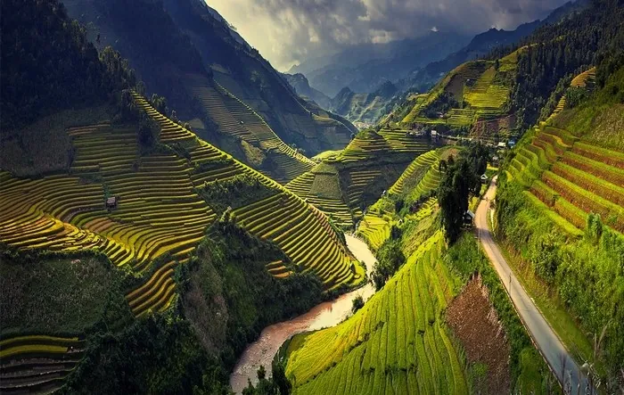 Mê mẩn cảnh đẹp của dòng sông xanh trên cao nguyên đá Mê mẩn cảnh đẹp của dòng sông xanh trên cao nguyên đá