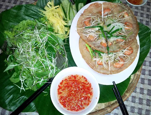 Món ngon nức tiếng ở Bình Định Bánh xèo tôm nhảy