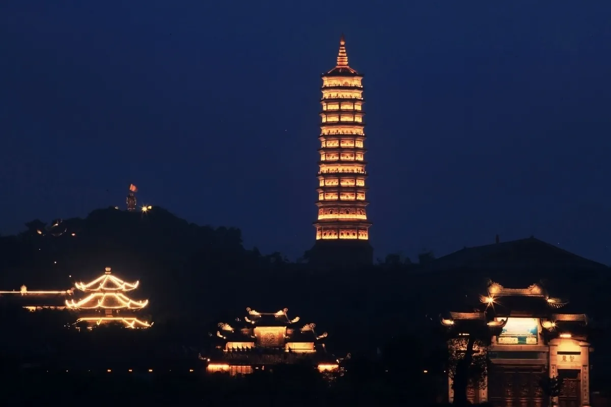 Một ngày thăm thú Tràng An và Bái Đính