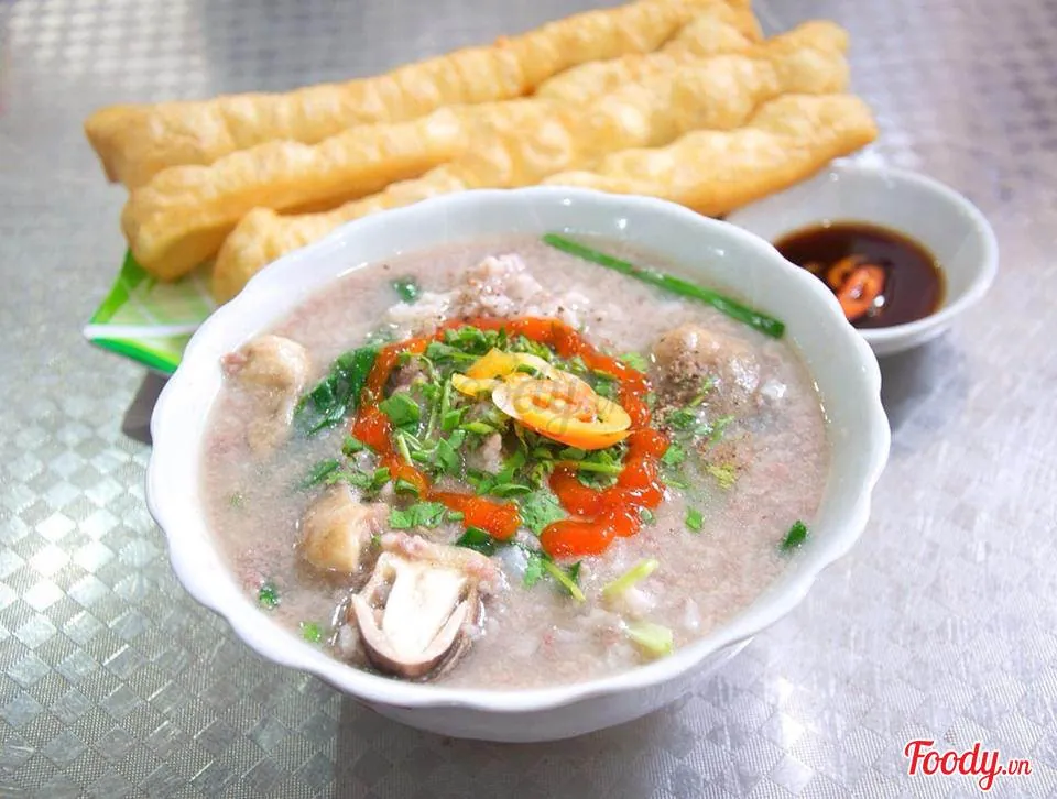 Những con hẻm ăn vặt trứ danh của Sài Gòn