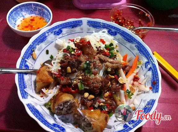 Những con hẻm ăn vặt trứ danh của Sài Gòn