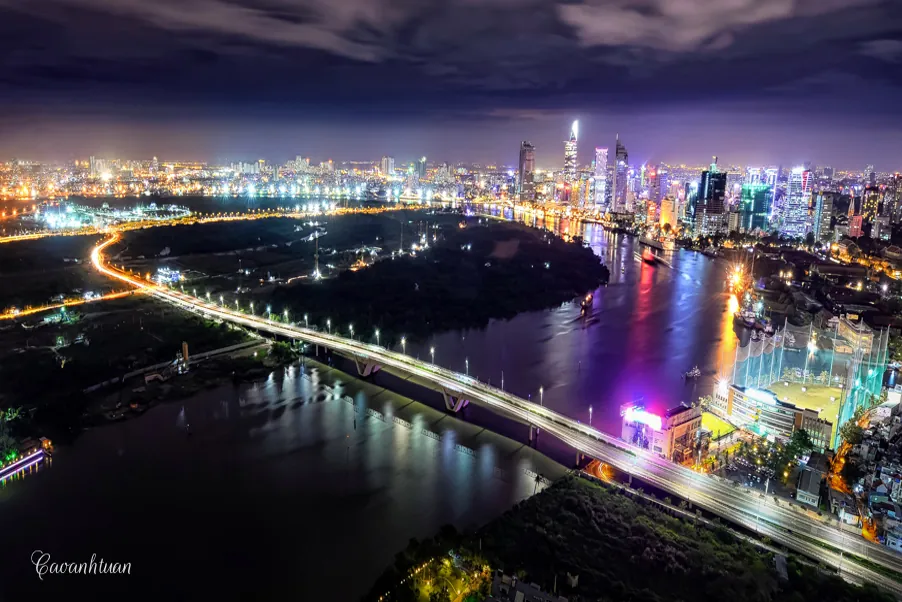 Sài Gòn về đêm nhìn từ trên cao Sài Gòn về đêm nhìn từ trên cao
