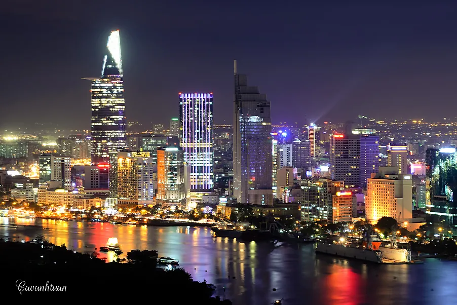 Sài Gòn về đêm nhìn từ trên cao Sài Gòn về đêm nhìn từ trên cao