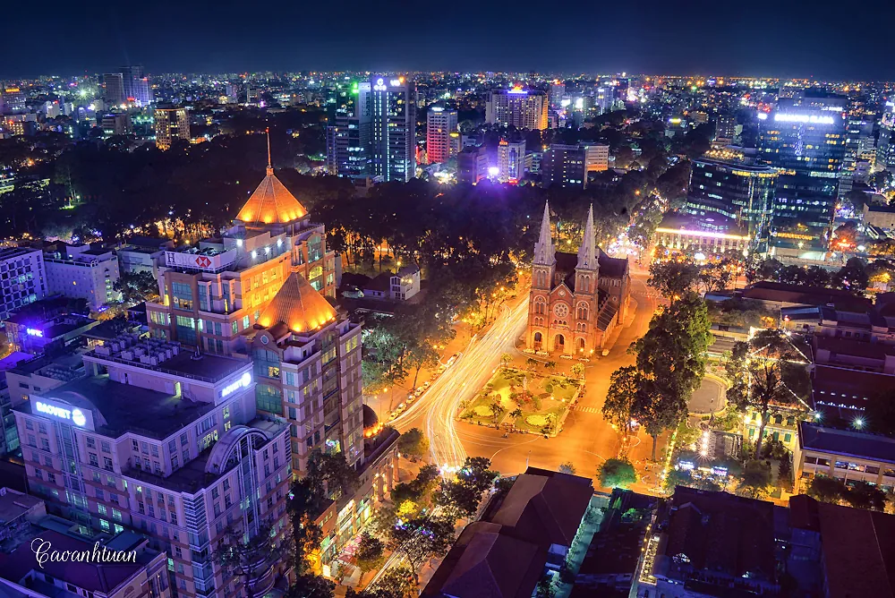 Sài Gòn về đêm nhìn từ trên cao Sài Gòn về đêm nhìn từ trên cao