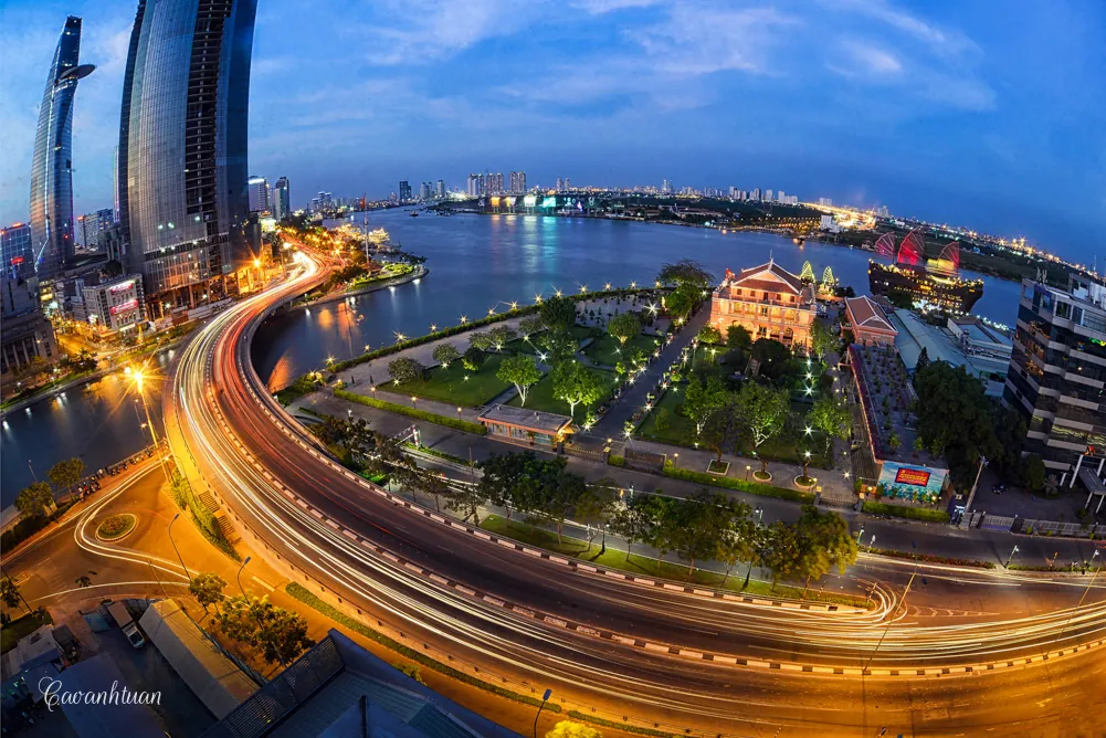 Sài Gòn về đêm nhìn từ trên cao Sài Gòn về đêm nhìn từ trên cao