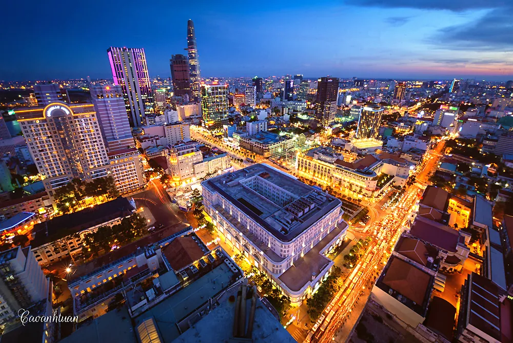 Sài Gòn về đêm nhìn từ trên cao Sài Gòn về đêm nhìn từ trên cao