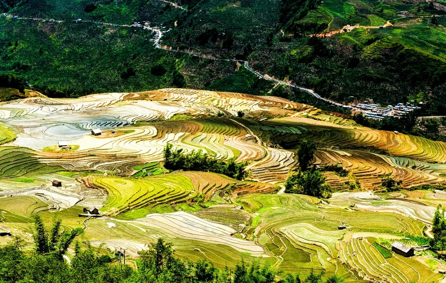 Tây Bắc mùa nước đổ lấp lánh những ô màu Tây Bắc mùa nước đổ lấp lánh những ô màu