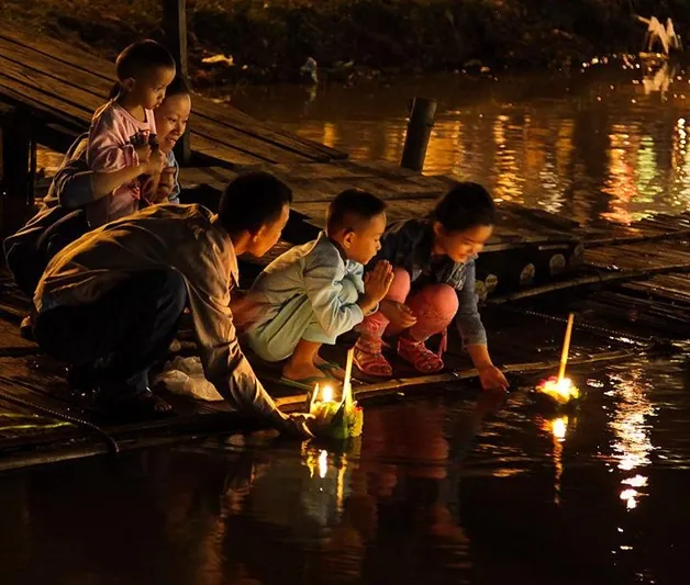 Tháng 11 này hãy du lịch tại Thái Lan, tham dự lễ hội cổ tích Loy Krathong Tháng 11 này hãy du lịch tại Thái Lan tham dự lễ hội cổ tích Loy Krathong