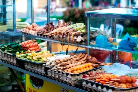 Thế giới đồ ăn vặt bên bến Ninh Kiều Thế giới đồ ăn vặt bên bến Ninh Kiều