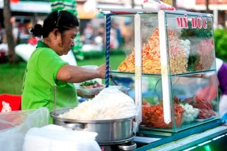 Thế giới đồ ăn vặt bên bến Ninh Kiều Thế giới đồ ăn vặt bên bến Ninh Kiều