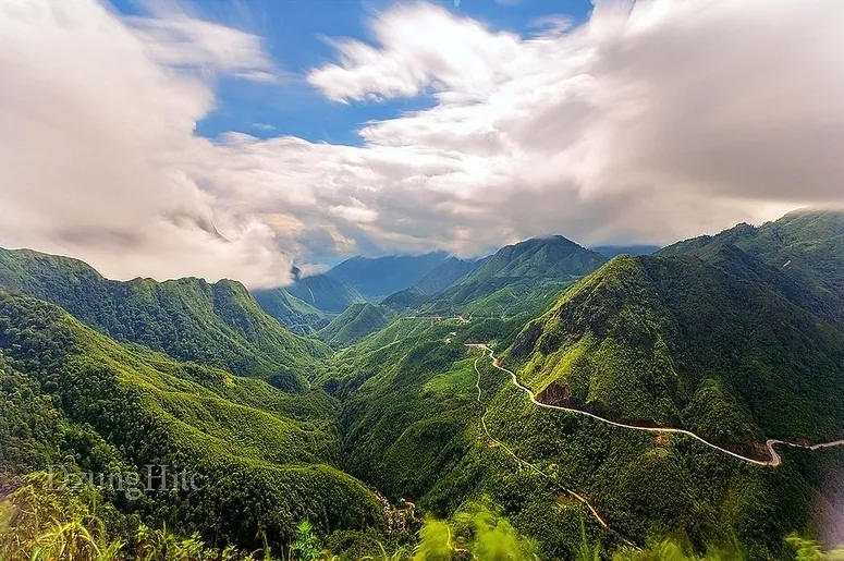 Vẻ đẹp ngoạn mục của 9 đường đèo hiểm trở nhất Việt Nam Vẻ đẹp ngoạn mục của 9 đường đèo hiểm trở nhất Việt Nam