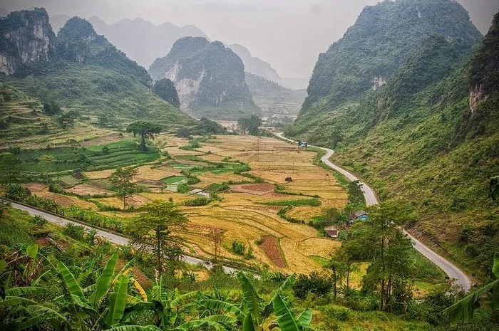 Vẻ đẹp ngoạn mục của 9 đường đèo hiểm trở nhất Việt Nam Vẻ đẹp ngoạn mục của 9 đường đèo hiểm trở nhất Việt Nam