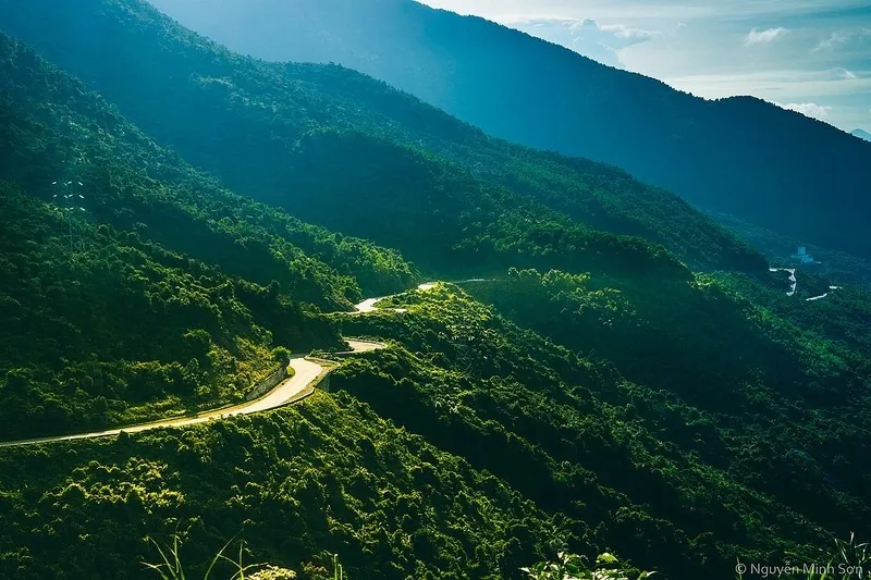 Vẻ đẹp ngoạn mục của 9 đường đèo hiểm trở nhất Việt Nam Vẻ đẹp ngoạn mục của 9 đường đèo hiểm trở nhất Việt Nam