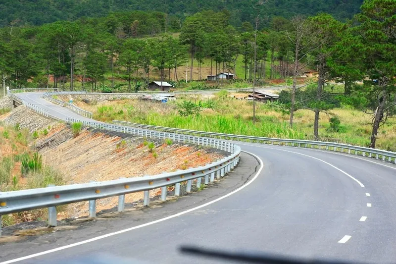 Vẻ đẹp ngoạn mục của 9 đường đèo hiểm trở nhất Việt Nam Vẻ đẹp ngoạn mục của 9 đường đèo hiểm trở nhất Việt Nam