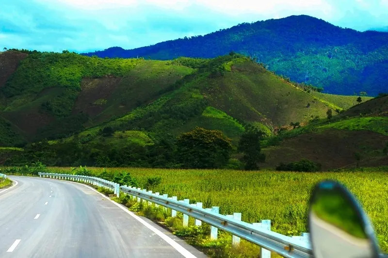 Vẻ đẹp ngoạn mục của 9 đường đèo hiểm trở nhất Việt Nam Vẻ đẹp ngoạn mục của 9 đường đèo hiểm trở nhất Việt Nam