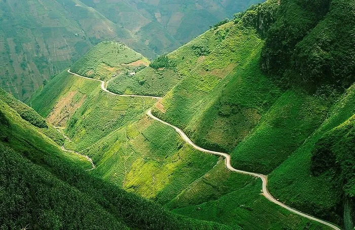 Vẻ đẹp ngoạn mục của 9 đường đèo hiểm trở nhất Việt Nam Vẻ đẹp ngoạn mục của 9 đường đèo hiểm trở nhất Việt Nam