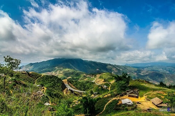 Vẻ đẹp ngoạn mục của 9 đường đèo hiểm trở nhất Việt Nam Vẻ đẹp ngoạn mục của 9 đường đèo hiểm trở nhất Việt Nam