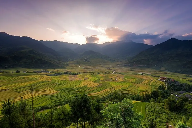 Vẻ đẹp ngoạn mục của 9 đường đèo hiểm trở nhất Việt Nam Vẻ đẹp ngoạn mục của 9 đường đèo hiểm trở nhất Việt Nam