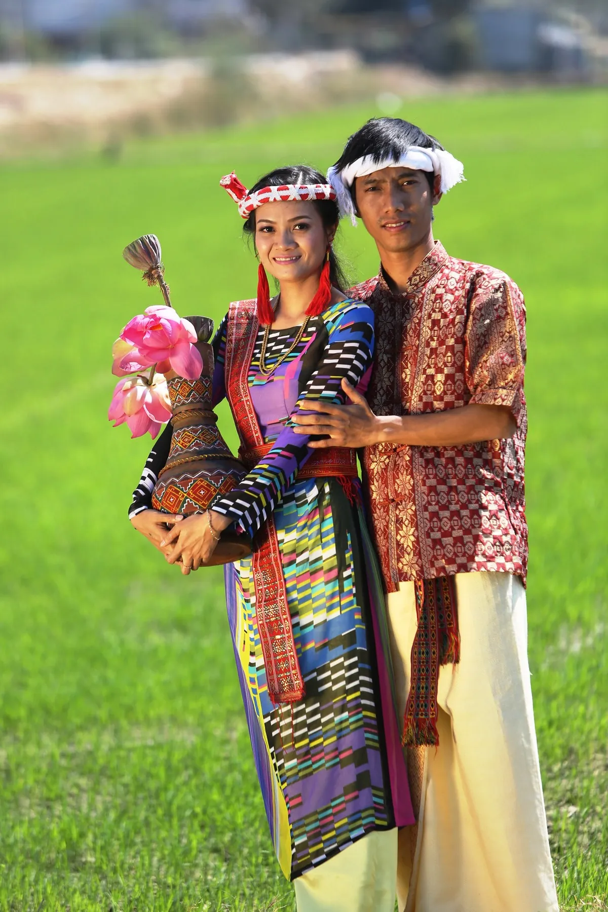 Vẻ đẹp Ninh Thuận qua bộ ảnh cưới người Chăm Vẻ đẹp Ninh Thuận qua bộ ảnh cưới người Chăm