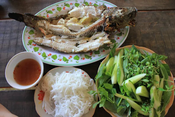 Về du lịch miền Tây tát mương bắt cá