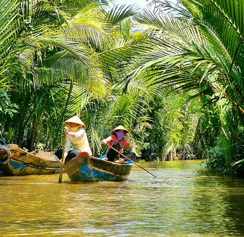 Việt Nam qua ống kính du khách trên báo Mỹ Việt Nam qua ống kính du khách trên báo Mỹ