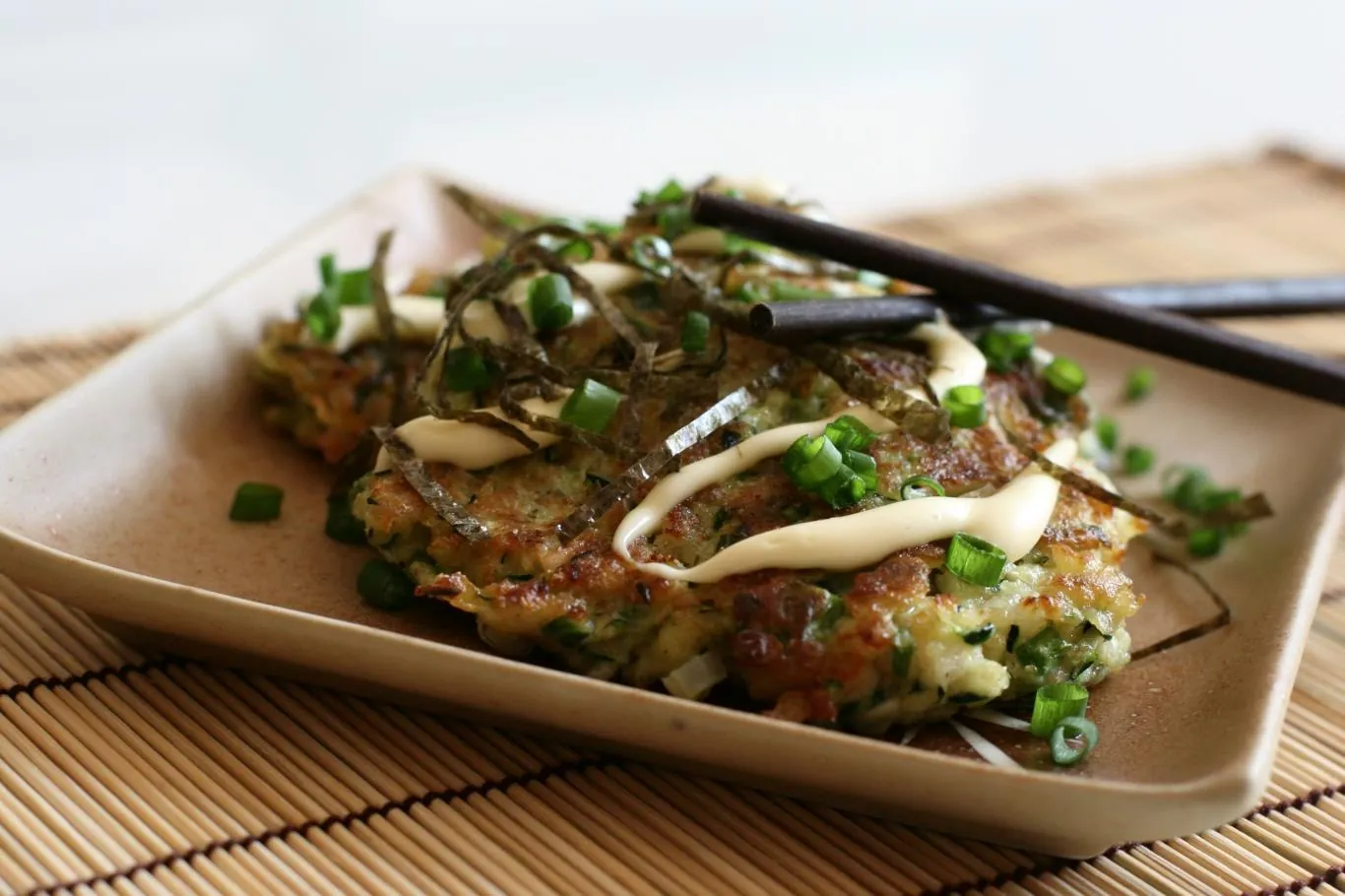 7 món ngon của Nhật Bản bắt buộc phải thử Okonomiyaki món bánh xèo Nhật Bản