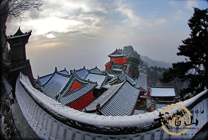 Tuyết rơi sớm phủ trắng núi Võ Đang