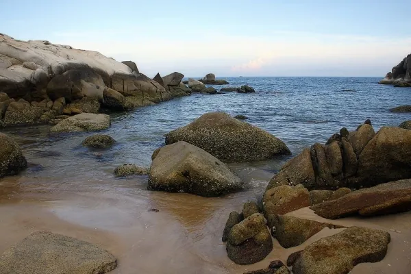 Bãi đá Nhảy Quảng Bình – ngổn ngang và kì thú