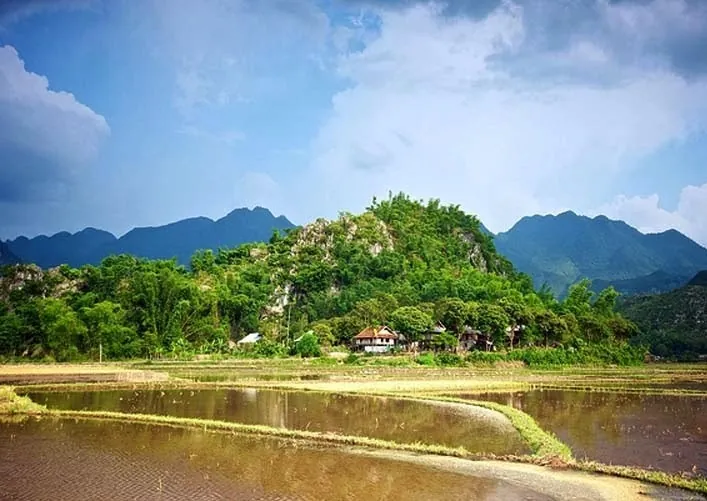 Bản Pom Coọng - bản làng mang đậm chất bản Thái