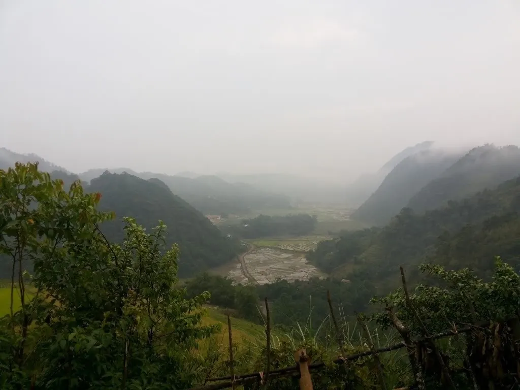 Chạm mây Lũng Vân nơi nóc nhà xứ Mường Chạm mây Lũng Vân nơi nóc nhà xứ Mường