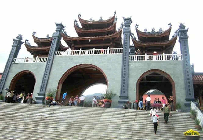 Du lịch Quảng Ninh thăm chùa Ba Vàng điểm đến tâm linh ở xứ than