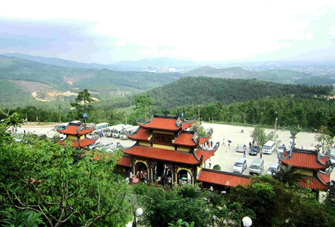 Du lịch Quảng Ninh thăm chùa Ba Vàng điểm đến tâm linh ở xứ than