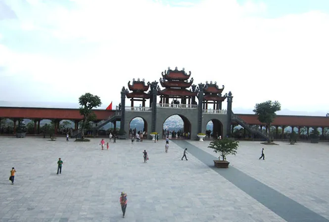 Du lịch Quảng Ninh thăm chùa Ba Vàng điểm đến tâm linh ở xứ than