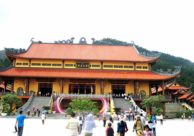 Du lịch Quảng Ninh thăm chùa Ba Vàng điểm đến tâm linh ở xứ than