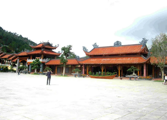 Du lịch Quảng Ninh thăm chùa Ba Vàng điểm đến tâm linh ở xứ than