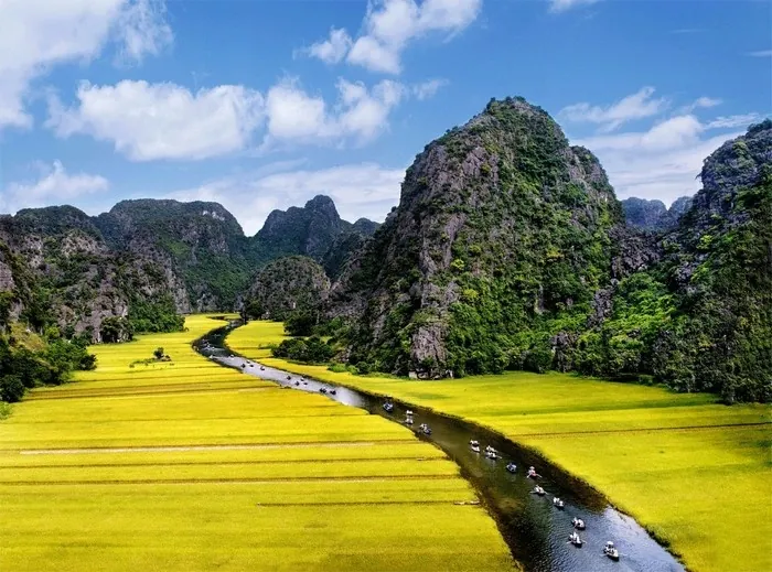 TAM CỐC BÍCH ĐỘNG