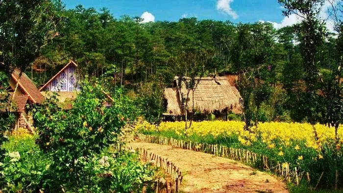 Làng Cù Lần - Tìm về miền cổ tích chốn rừng sâu Làng Cù Lần tìm về miền cổ tích chốn rừng sâu