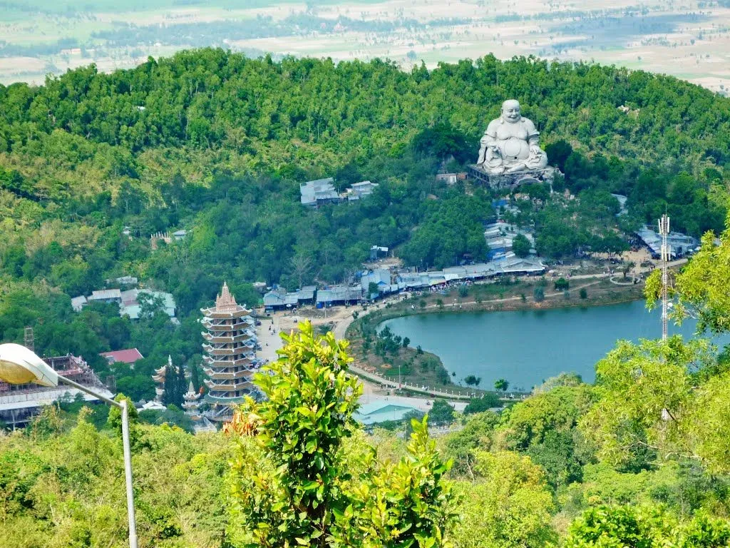 Mùa thu ngao du với top 5 ngọn núi nổi tiếng ở Việt Nam BẠCH MÃ SƠN