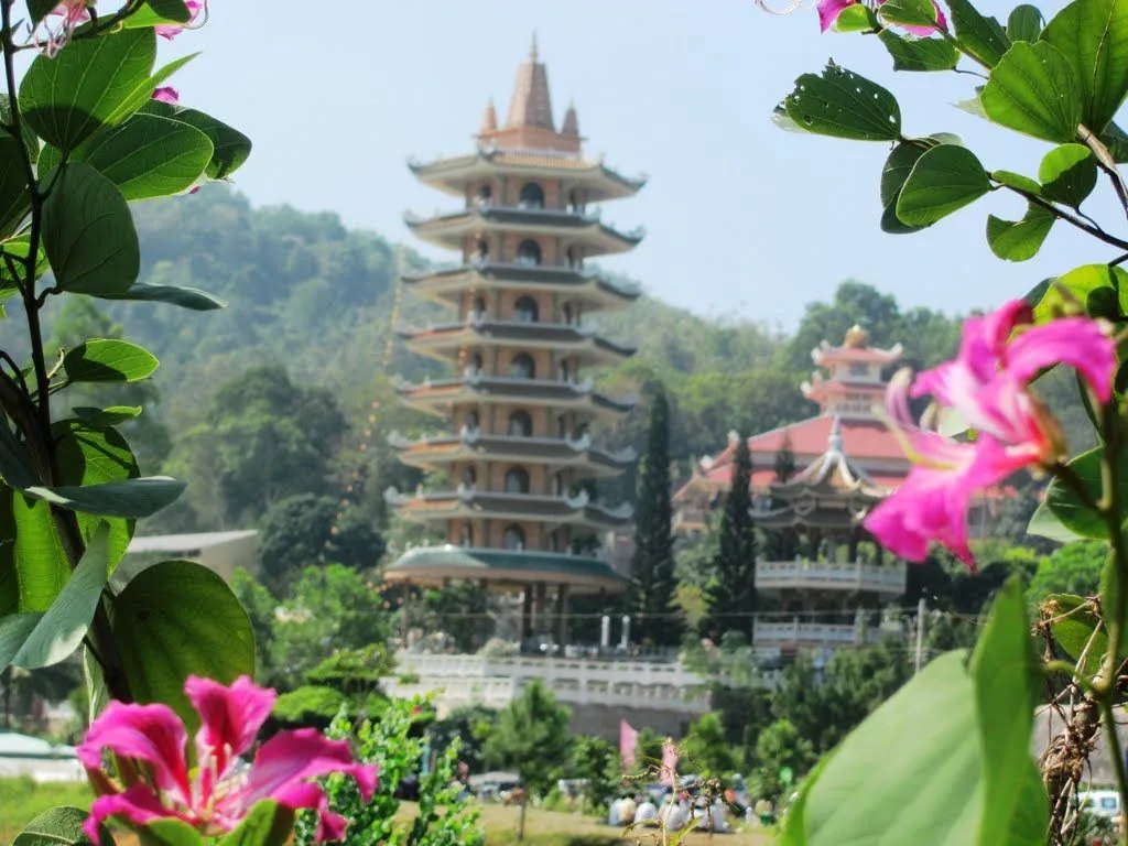 Mùa thu ngao du với top 5 ngọn núi nổi tiếng ở Việt Nam BẠCH MÃ SƠN